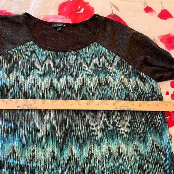 Women’s dark gray and teal blouse 1X - Picture 4 of 6